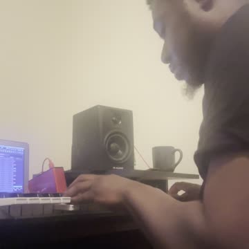 Playing piano melody #musicproducer #rnbbeats #flstudio