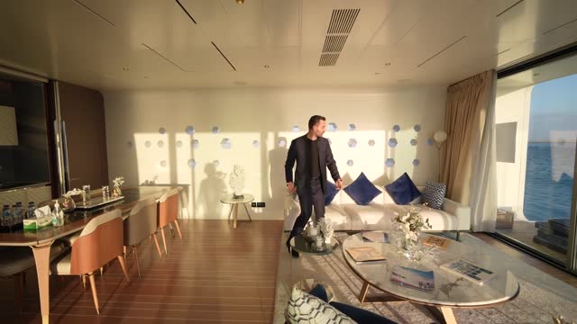 Touring a $4,700,000 Floating House with an UNDERWATER BEDROOM! ~[EnesPlus)