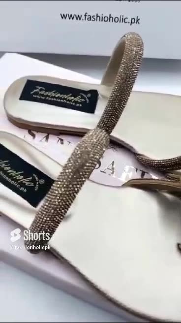 Ultimate Comfort: Unveiling the Luxury of UGG Slippers | Fashionholic #flipflopsforwomen#slippersugg