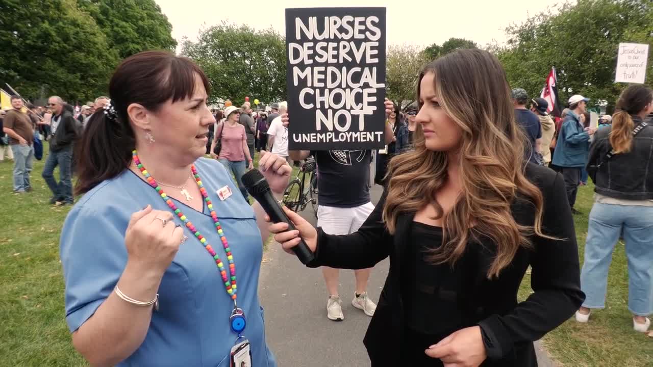 Nurse Debra talks to Chantelle Baker at Freedom Rally on 20th Nov 2021