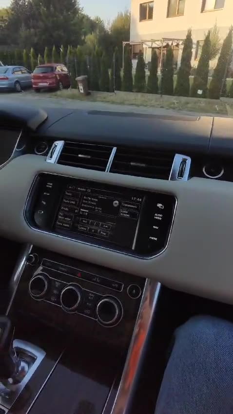 Meridian audio system in Range Rover Sport V8