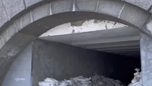 um How Kyiv is defending bridges underneath in case of attack