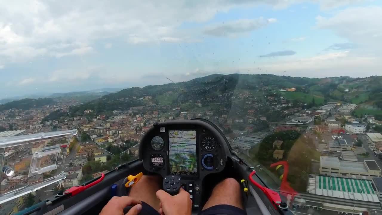 Spectacular Glider Touchdown in Rain | 15 m LS8-e neo | Pavullo 🇮🇹