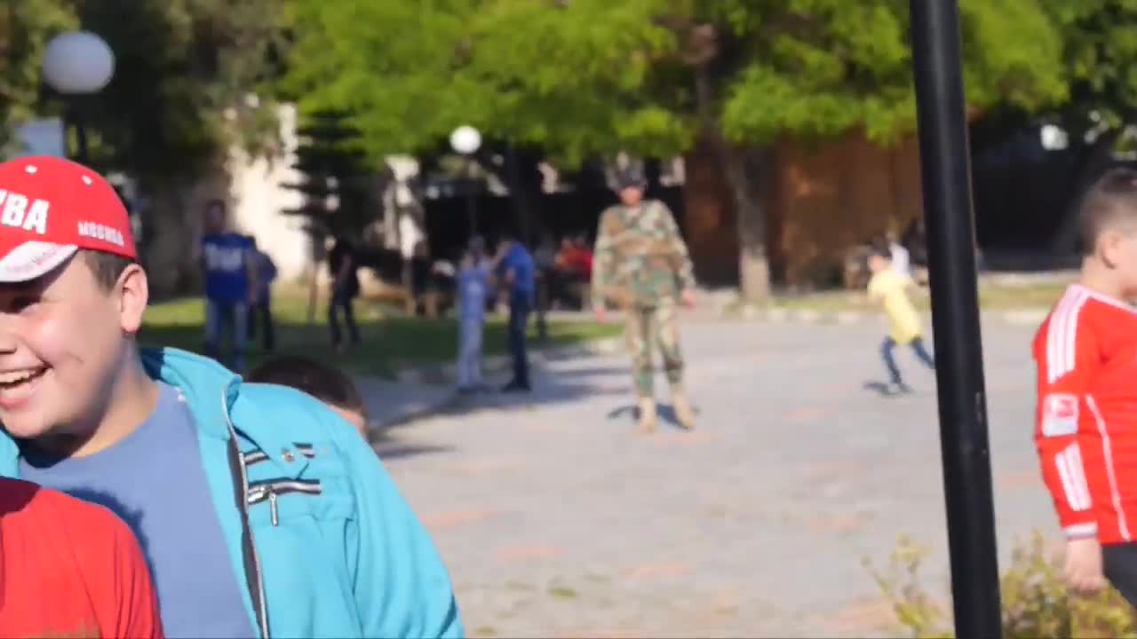 Boxing in the streets of Syria