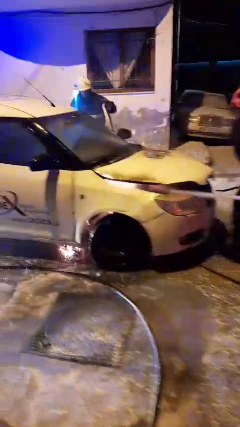 Merr flakë në ecje e sipër makina në Berat, shkak rrjedhja e gazit