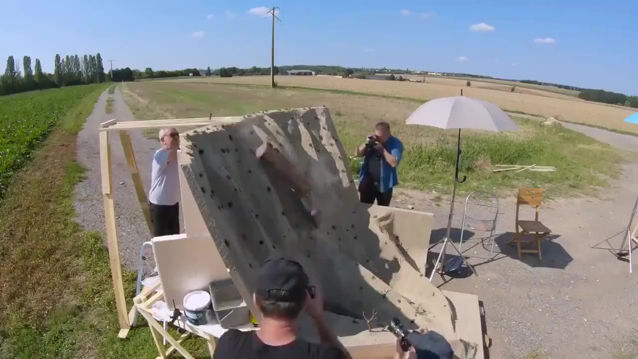 Filming a multi-million dollar movie scene with only 300 euros without using any CGI