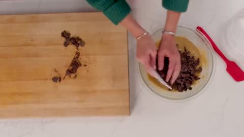 Giant Chocolate Chip Cookies