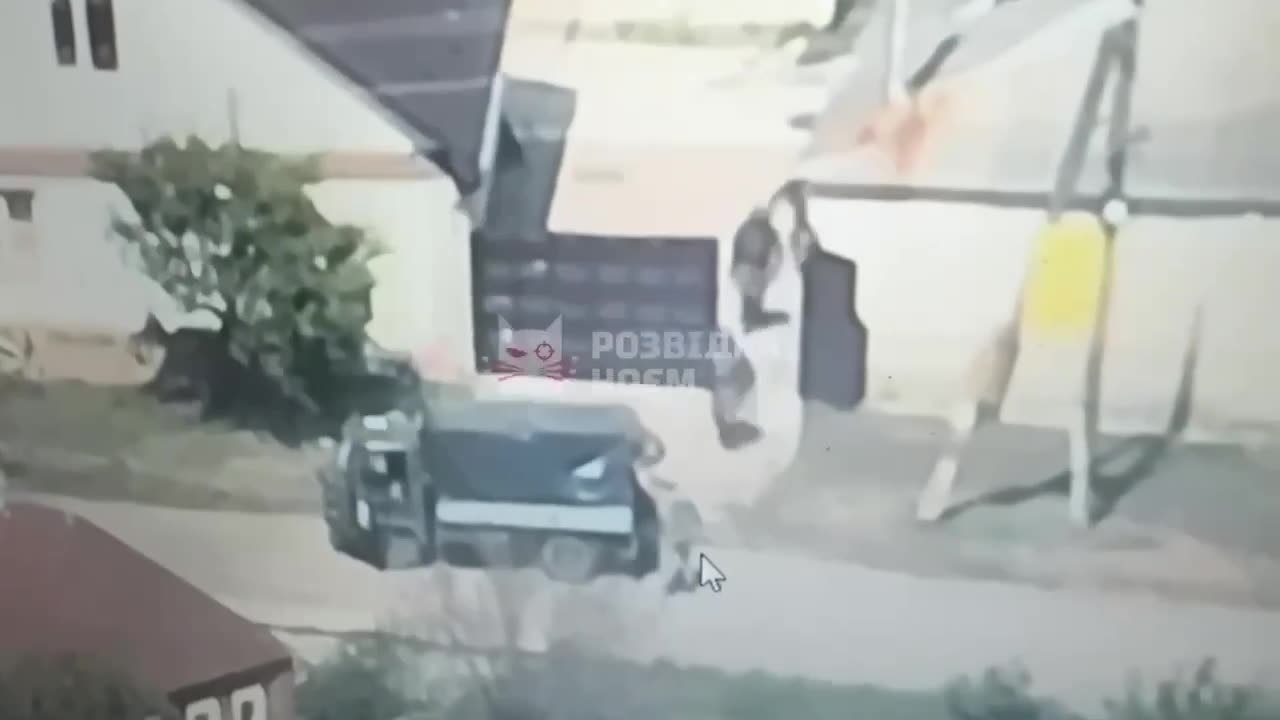 On the video Vovchansk. Rusnia robs the houses of Ukrainians, and individual