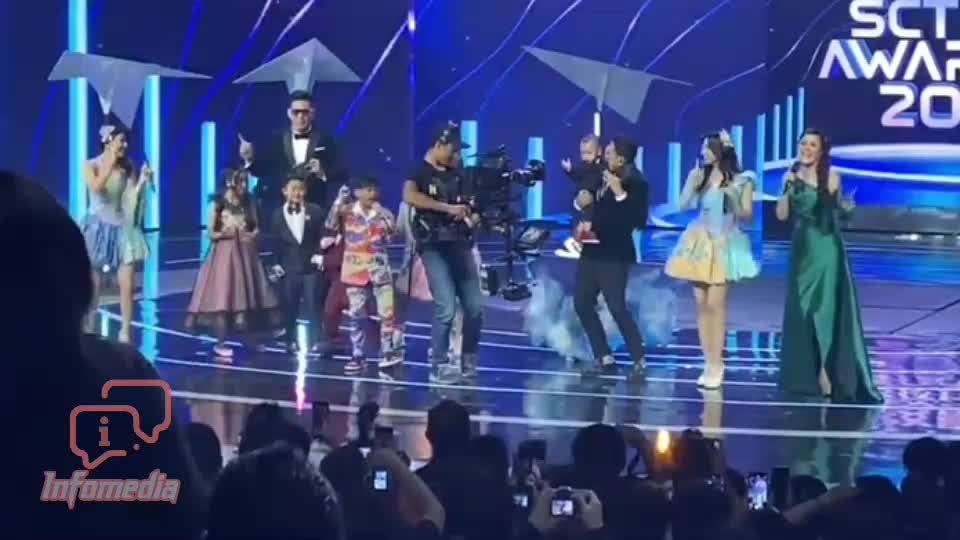 FAREL PRAYOGA MENGHIBUR ANAK RAFFI AHMAD "CIPUNG" DI SCTV AWARDS 2022