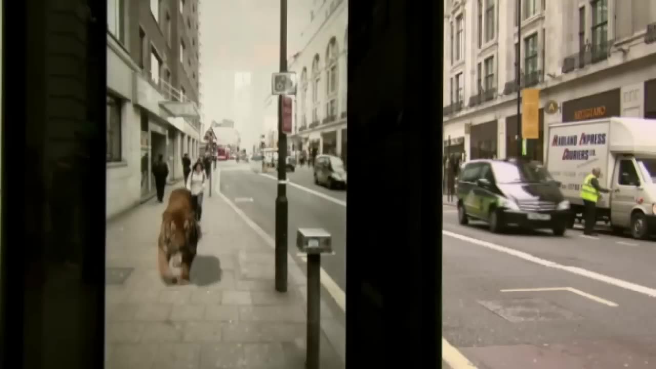 Hilarious bus stop prank- Public see giant robots and alien invasion