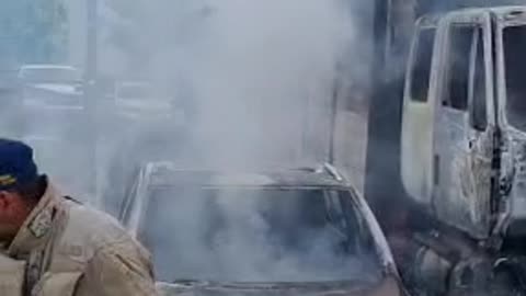 Incendio en parqueadero de la Fiscalía afecta 7 vehículos