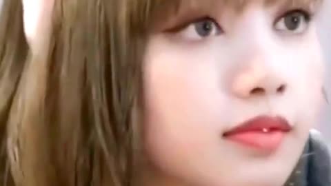 Blackpink Lisa Winking