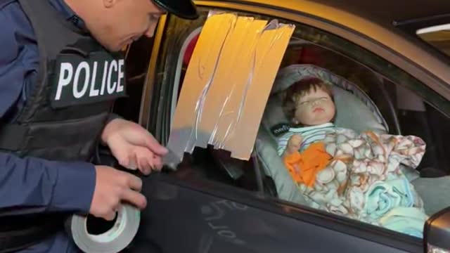 Police Officer saves “Baby” locked in a Car