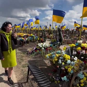 Krivoy Rog, Ukraine: Mass grave for fallen Ukrianian soldiers