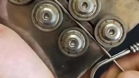 The artistic deformation of stainless steel wire