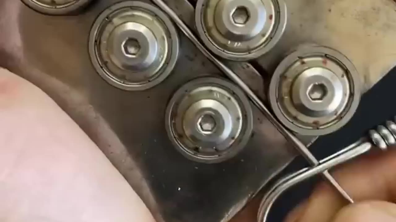 The artistic deformation of stainless steel wire
