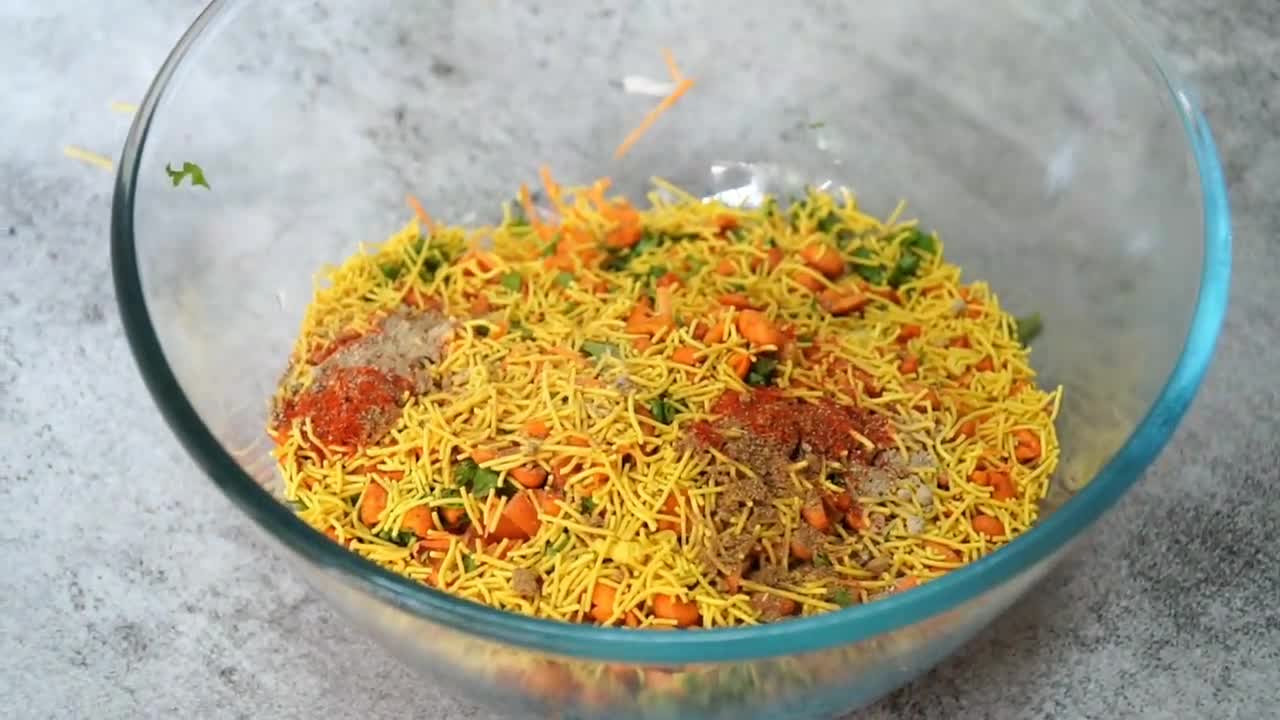 1 ಪ್ಯಾಕ್ ಚಿಪ್ಸ್ ಇದ್ದರೆ ಈ ರೀತಿ ಸ್ನ್ಯಾಕ್ಸ್ ಮಾಡಿ_ Lays Chips chaat _ Lays chat - Lays Bhel _ Easy snack
