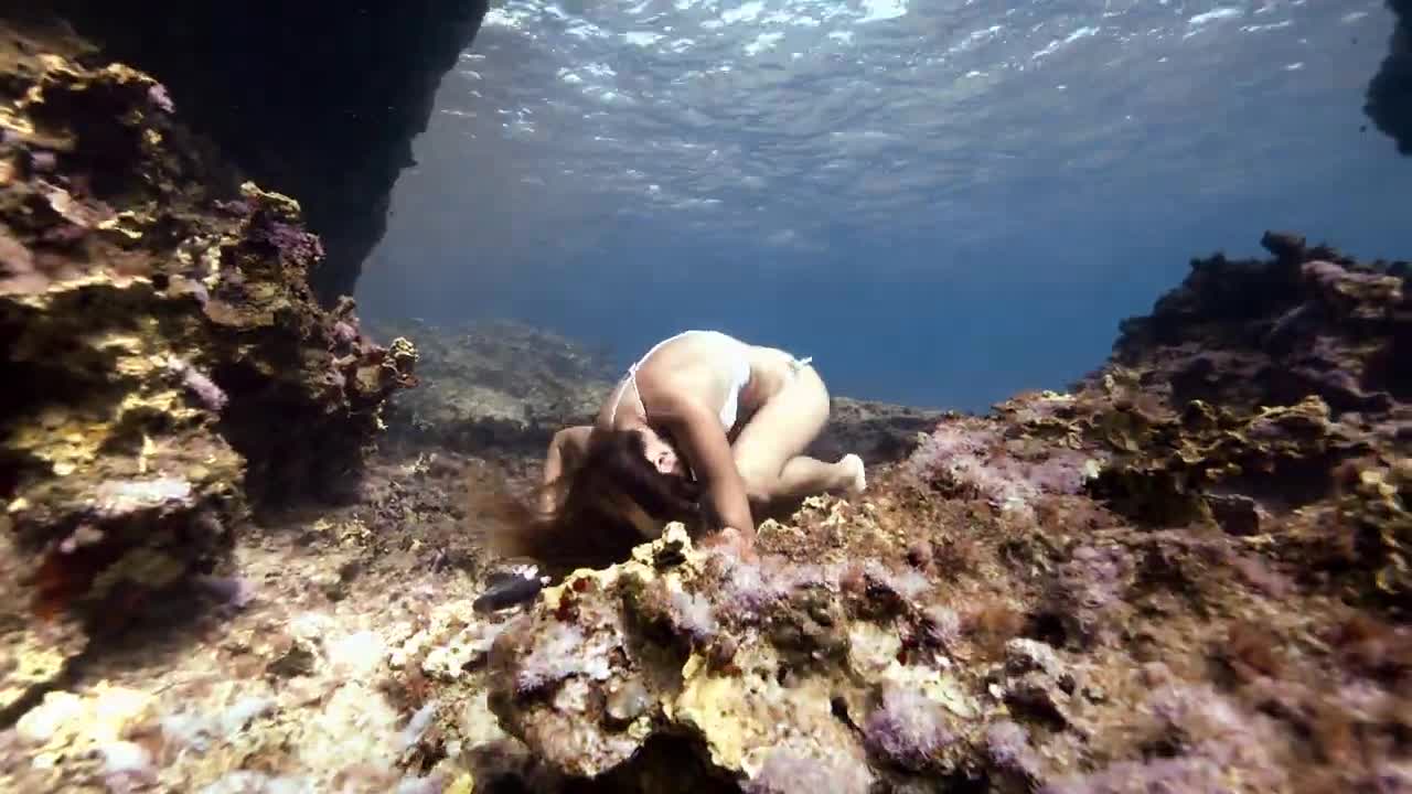 Nat's cat nap - a freediving siesta