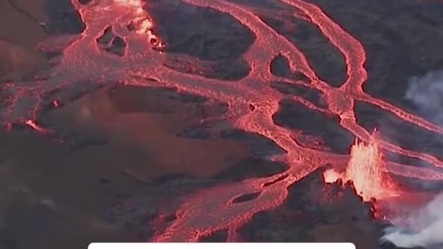 Mauna Loa continues to erupt, spewing fountains of lava