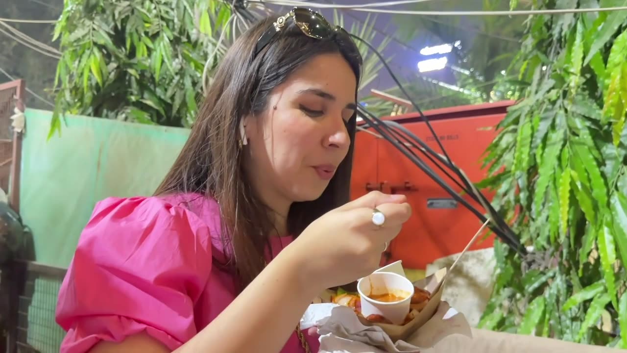 😍 Eating only -DELHI STREET FOOD- for 24 hours 😱 - Heli Ved