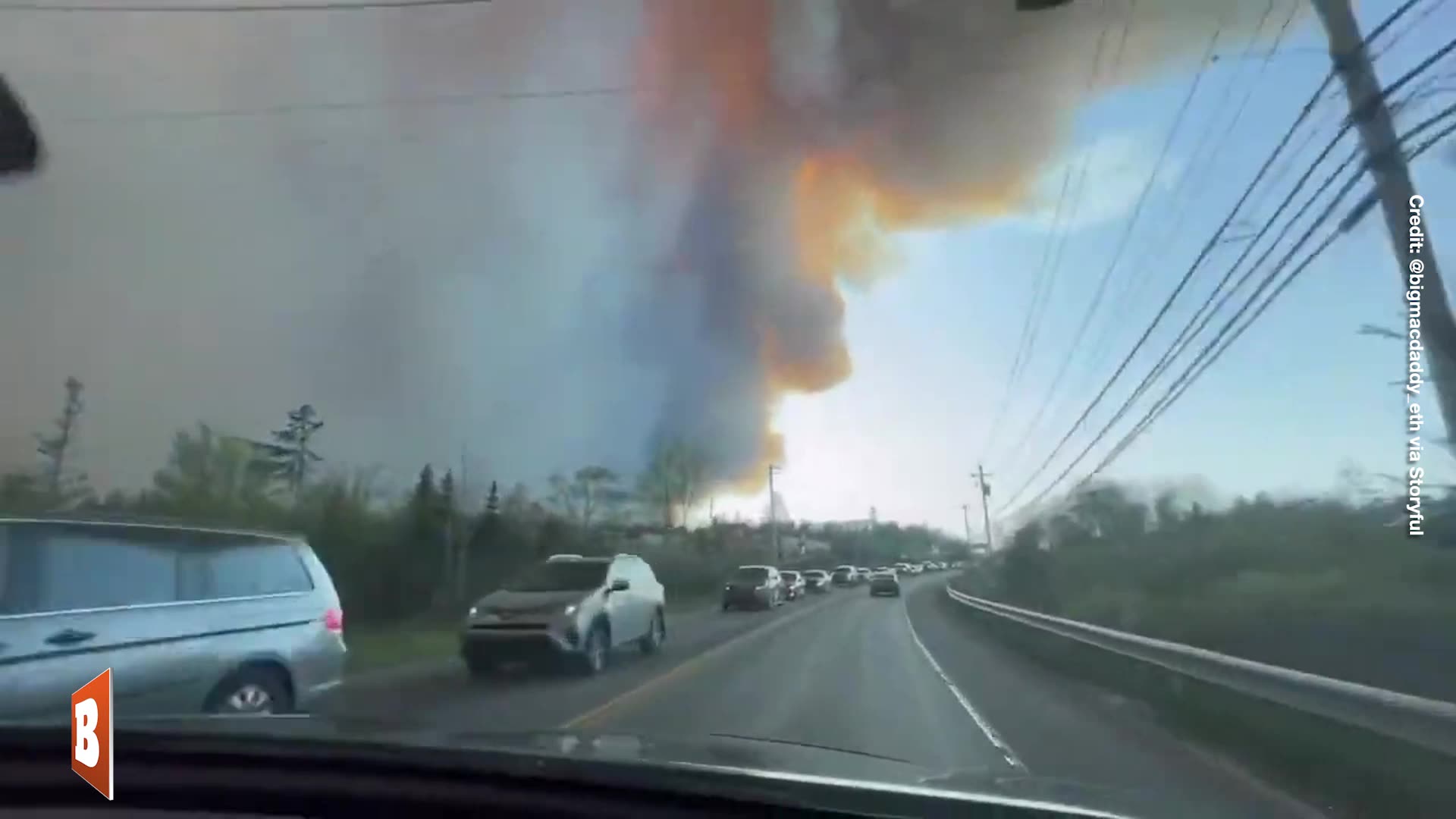 MASSIVE Smoke Cloud BLOTS OUT THE SUN as Thousands Evacuate over Nova ...