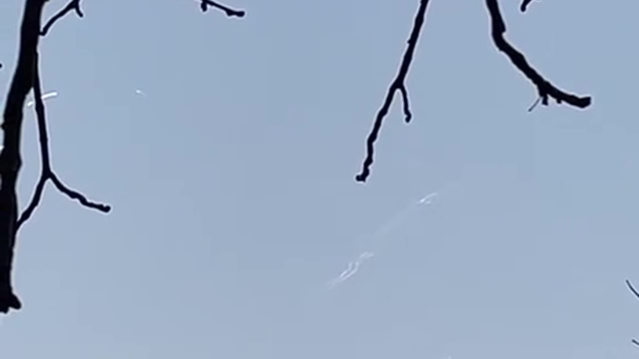 ✈️🇺🇦 F-16 shoots down Russian ballistic missile over Kyiv!