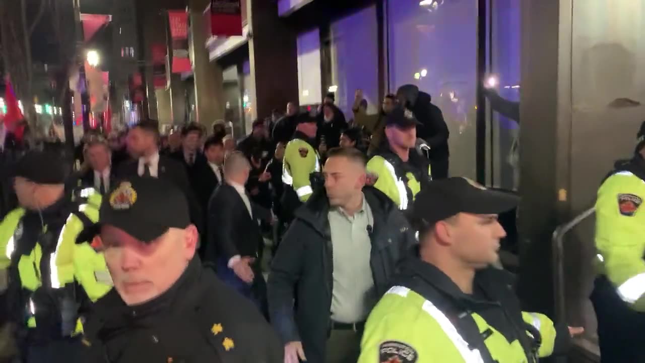 Justin Trudeau Gets Swarmed By A Furious Mob Of Angry Canadians In Hamilton, Ontario