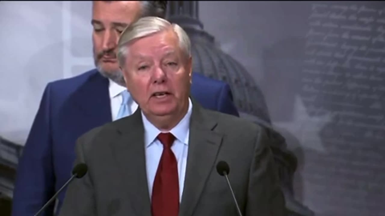 Lindsey”Lady G”Graham Kissing Ass Once Again 💩