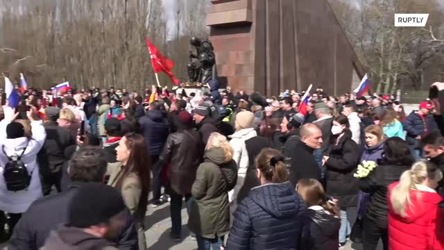 ΓΕΡΜΑΝΙΑ: ΠΟΡΕΙΑ ΥΠΕΡ ΡΩΣΩΝ
