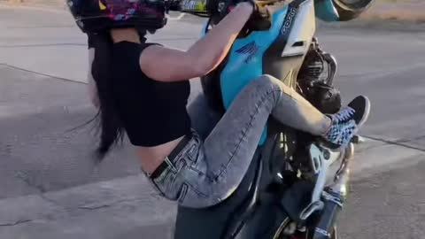 Motogirl stunt failed