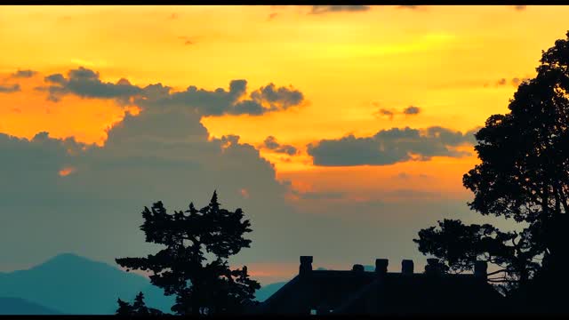 Let's have a sunset. The sunset in Shennongjia is beautiful today