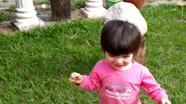 happy learning to run . feliz aprendendo a correr