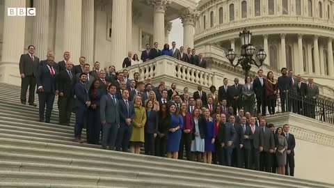 Nancy Pelosi stands down as US House Democratic leader – BBC News