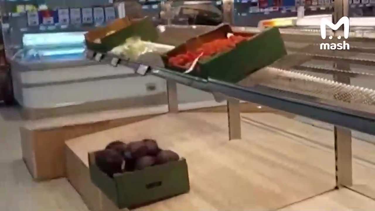 French farmers telling the “elites” to eat some cake