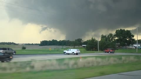 RAW Storm Chase footage - Abilene/Chapman Kansas Tornado May 25, 2016.