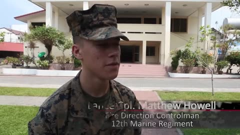 Thai orphans hang out with Marines