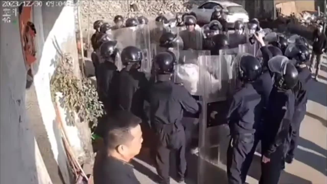 The scene of the demolition, forcibly pulling people out of their homes