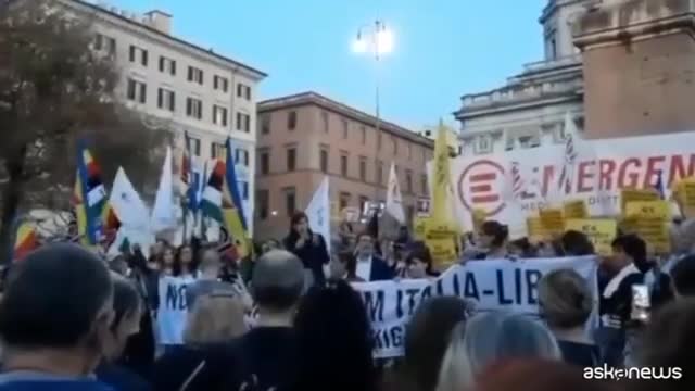 In piazza contro memorandum Italia-Libia, Boldrini contestata