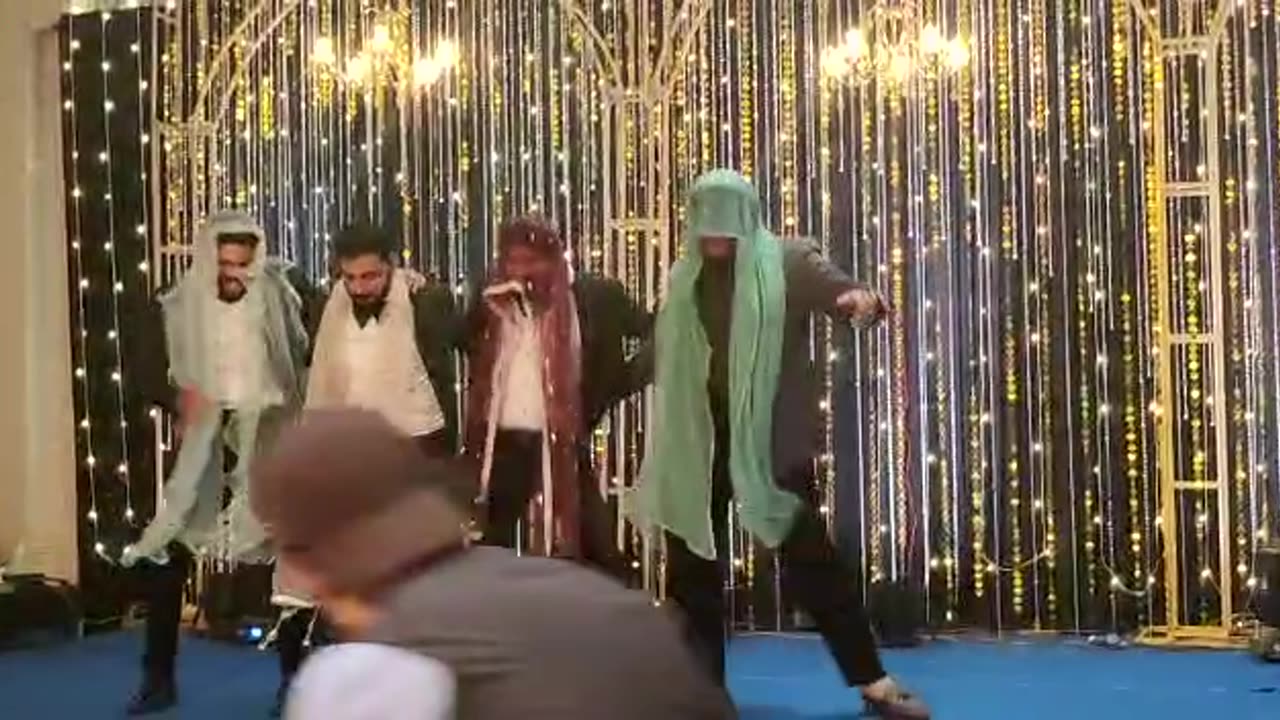 Extreme funny dance on Mera dil yeh pukaare aaja 😂😂😂