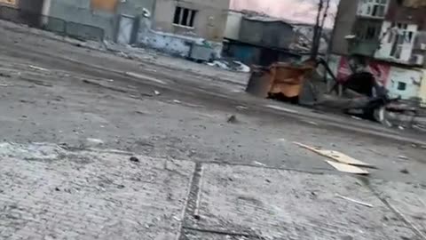 Ukrainian soldiers running from gunfire in Bahmut