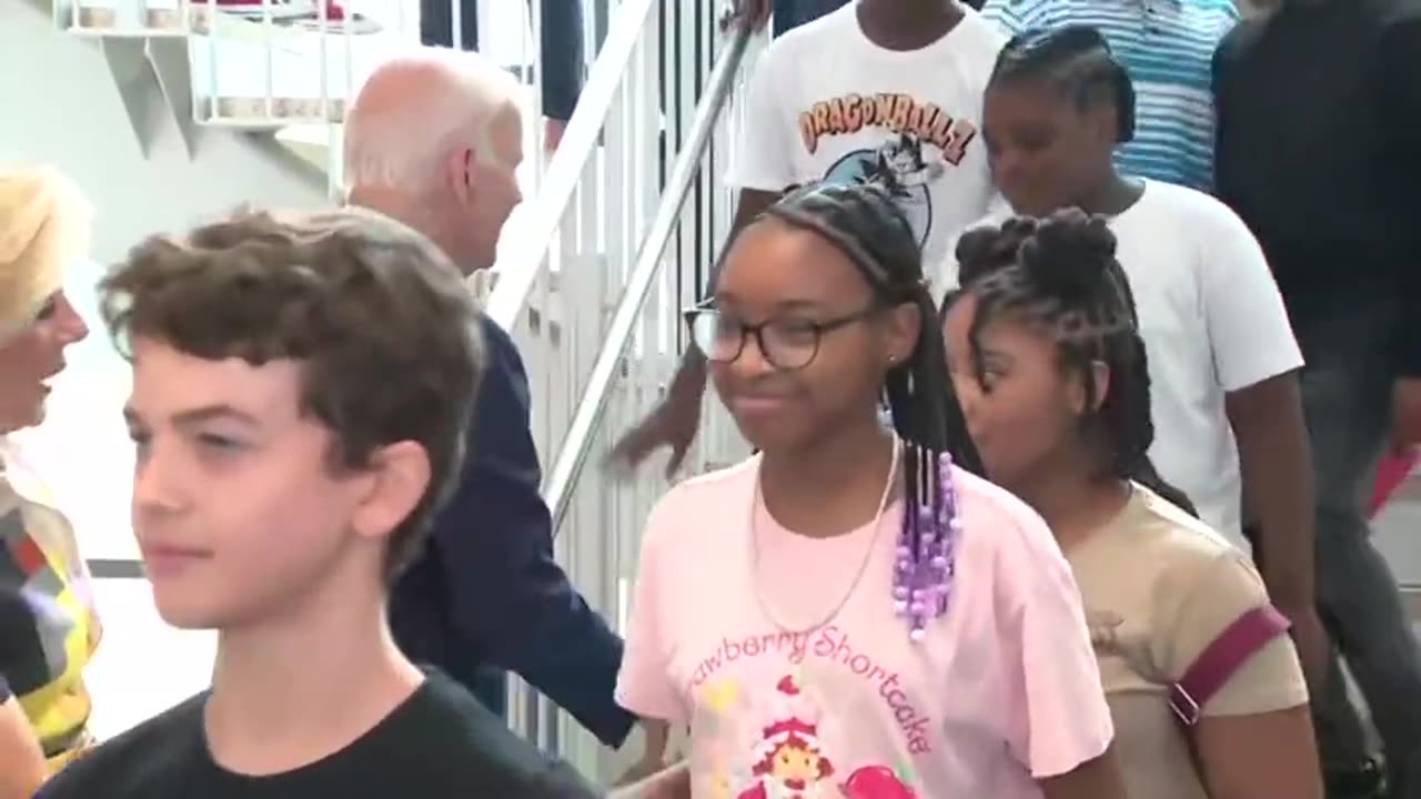 Students IGNORE Joe And Jill Biden While Giving Handshakes