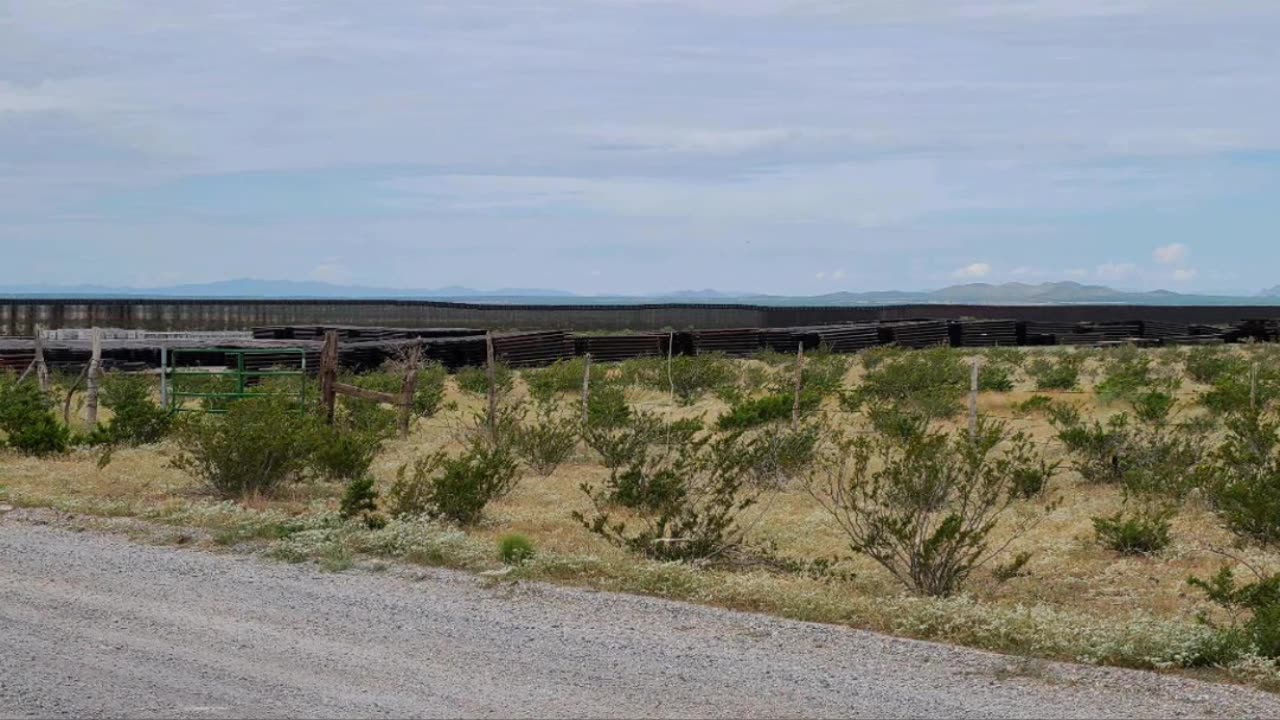 Here's What Part of the New Mexico Border Looks Like