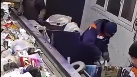 Worker saves a cat from a trash cutting machine