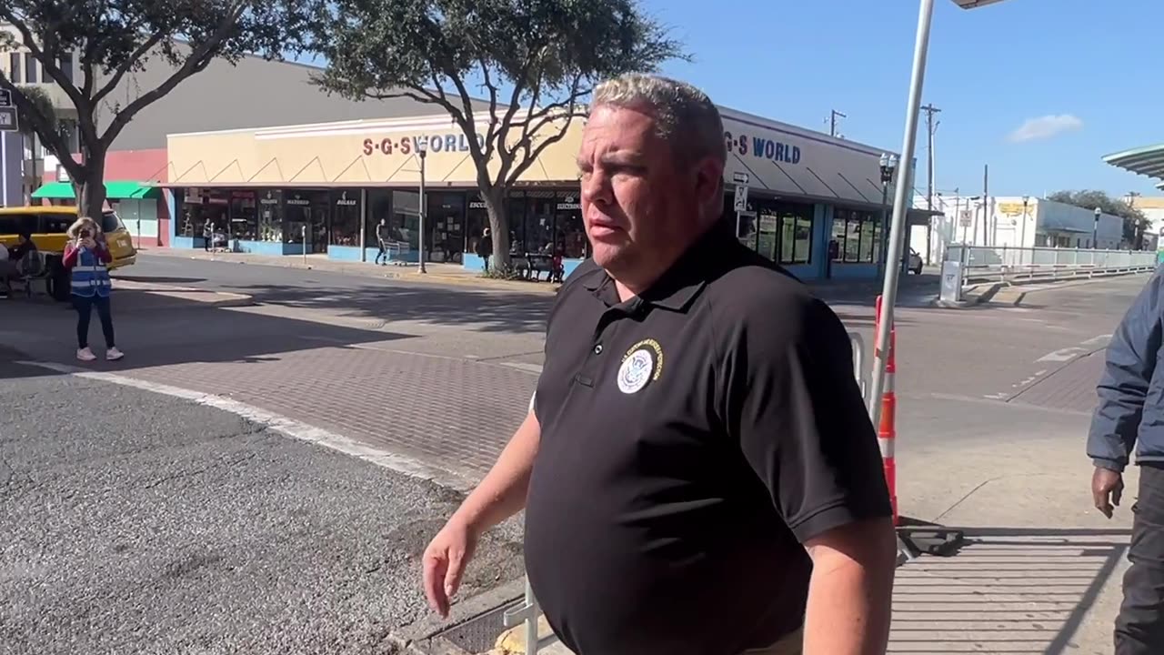 Fake ICE officer goes crazyyy over a camera in McAllen Tx