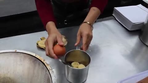 Eggs & Bananas! The Most Popular Roti Lady in Bangkok - Thai Street Food