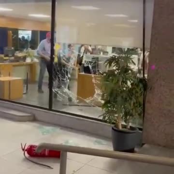 Bank robbers become heroes amid Lebanon’s financial crisis - By JORGEN SOBY