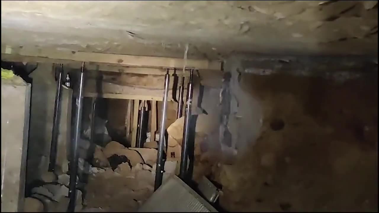 THE SECRET UNDERGROUND TUNNEL DUG BY A GROUP OF YOUNG ORTHODOX ₪ UNDER THE CHABAD LUBAVITCH SYNAGOGU