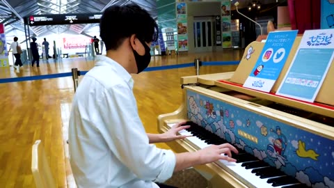 Avicii piano performance in airport