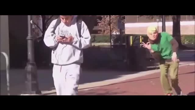 Foreign funny videos that amuse you every day, street pranks