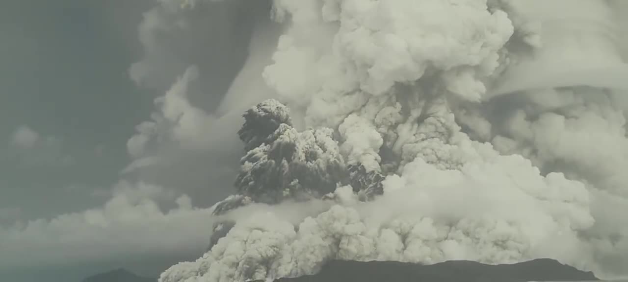 1/16/2022 Video of the submarine volcano eruption of Tonga